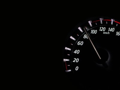 Automaty do tworzenia zadań – #3 Analiza wykresu zależności szybkości od&nbsp;czasu